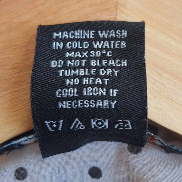 BCBG Maxazria Sheer Pleated Long Sleeve Blouse Size Large - Picture 8 of 9